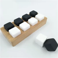 Cubetti di ghiaccio di granito e pietre di whisky